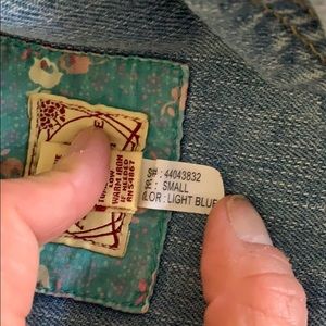 Abercrombie & Fitch Jackets & Coats - π Abercrombie & Fitch Distressed Denim Jacket siz Abercrombie & Fitch Jackets & Coats - π Abercrombie & Fitch Distressed Denim Jacket siz